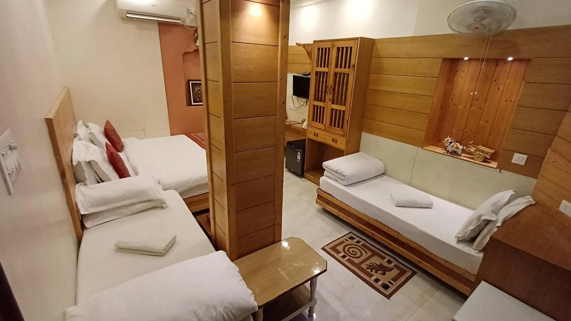 Hotel Temple On Ganges Varanasi 3*,
