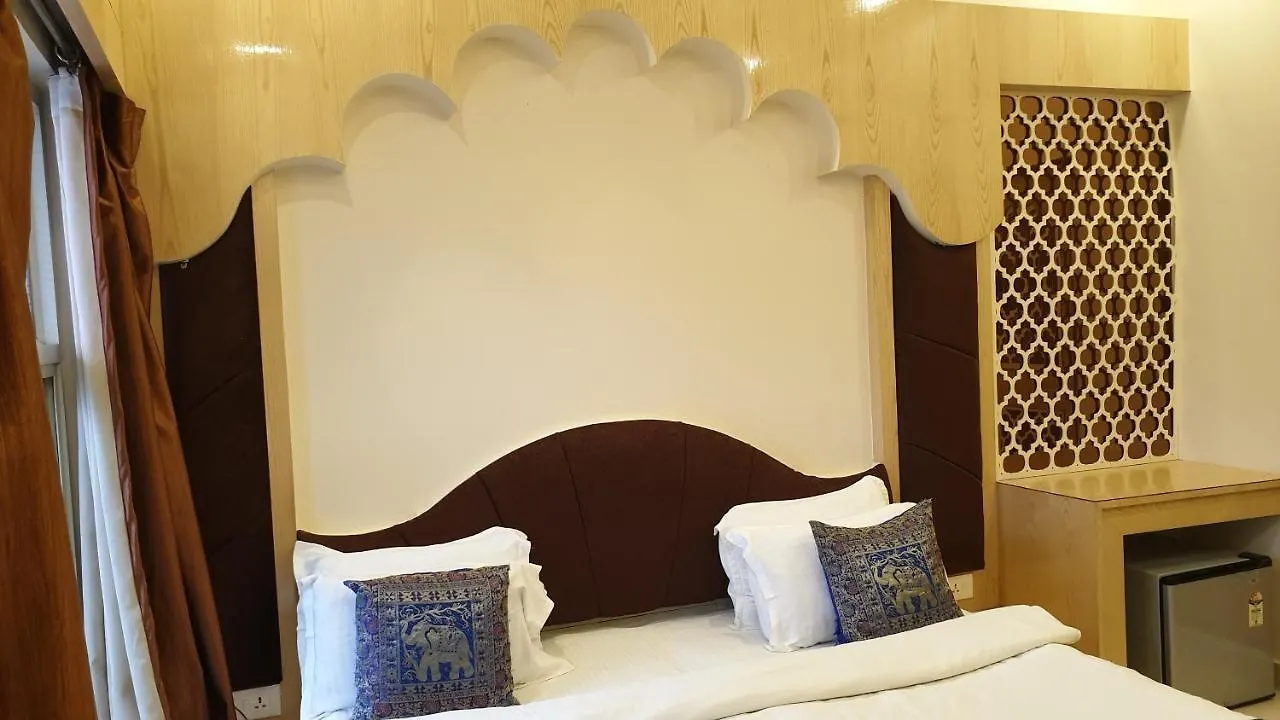 ***  Hotel Temple On Ganges Varanasi Indien